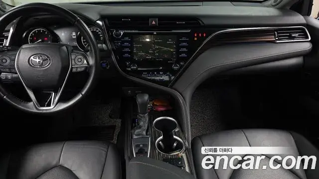 Toyota Camry 2019 — ფოტო 4/20