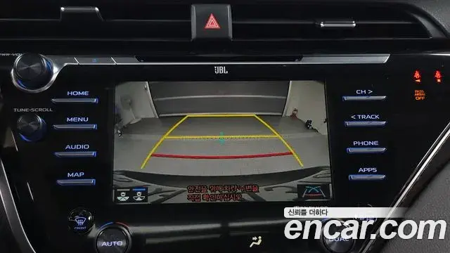 Toyota Camry 2019 — ფოტო 1/20