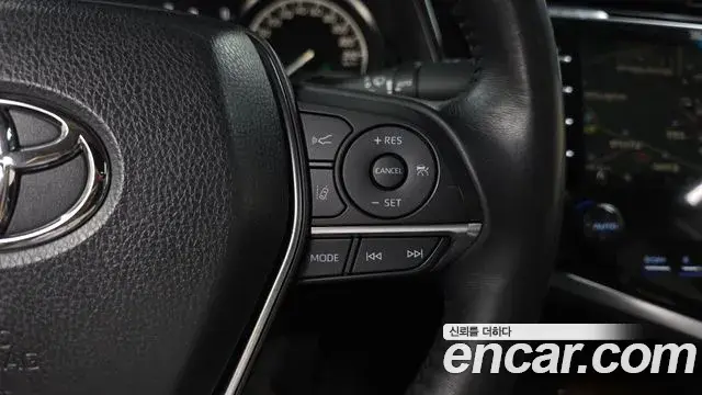 Toyota Camry 2019 — ფოტო 20/20