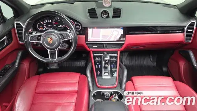 Porsche Cayenne 2020 — Photo 31/35