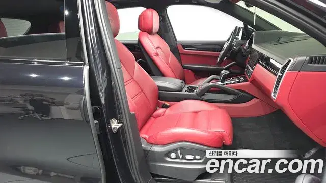 Porsche Cayenne 2020 — Photo 4/35