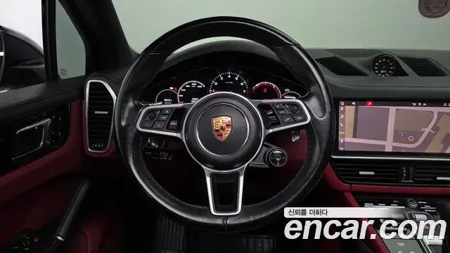 Porsche Cayenne 2020 — Photo 34/35
