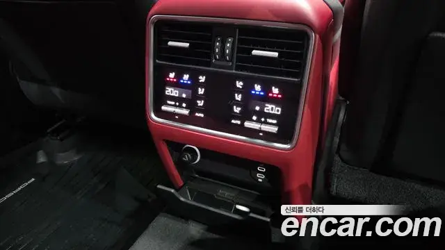 Porsche Cayenne 2020 — Photo 24/35