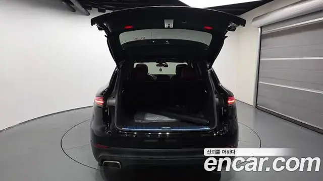 Porsche Cayenne 2020 — Photo 23/35