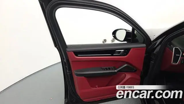Porsche Cayenne 2020 — Photo 10/35