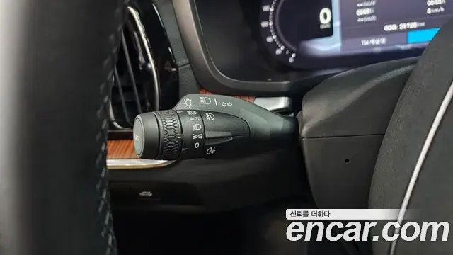 Volvo S60 2024 — ფოტო 1/38