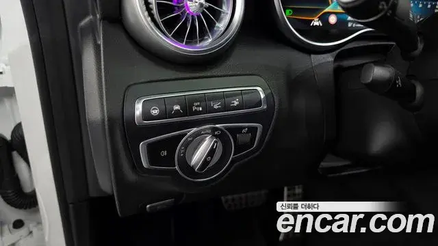 Mercedes-Benz C-Class 2021 — Photo 21/33