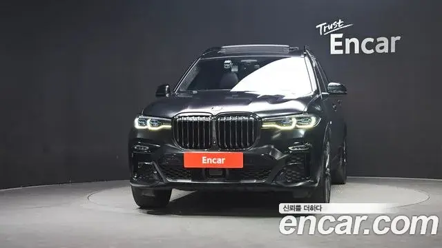 BMW X7 2021 — ფოტო 22/32