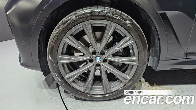 BMW X7 2021 — ფოტო 20/32