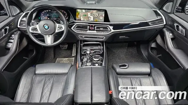 BMW X7 2021 — ფოტო 26/32