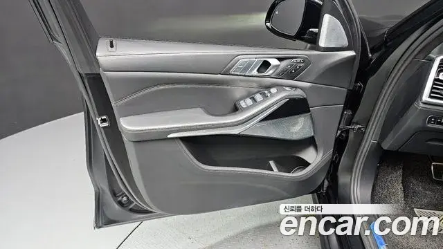 BMW X7 2021 — ფოტო 9/32