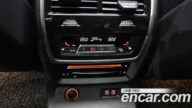 BMW X7 2021 — ფოტო 14/32