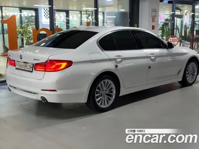 BMW 5 Series 2020 — ფოტო 7/20