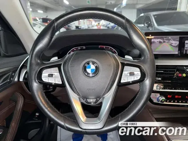 BMW 5 Series 2020 — ფოტო 15/20
