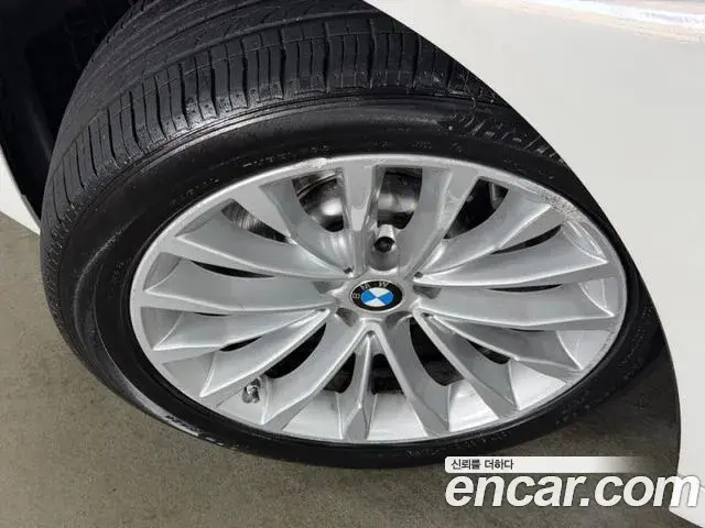 BMW 5 Series 2020 — ფოტო 2/20