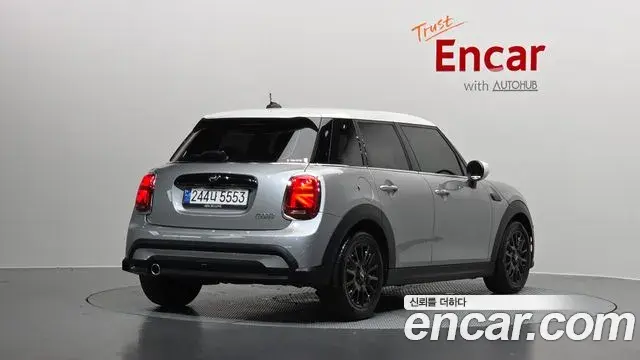 Mini Cooper 2024 — Photo 2/20