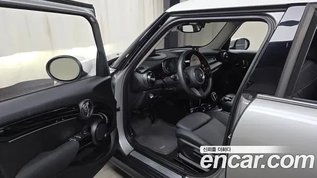 Mini Cooper 2024 — Photo 10/20