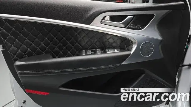 Genesis G70 2019 — Photo 20/33