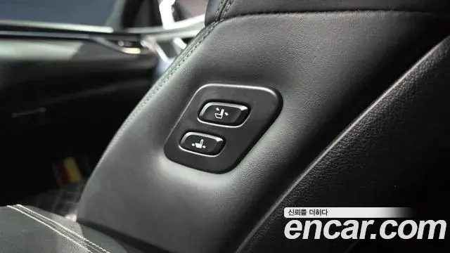 Genesis G70 2019 — Photo 14/33
