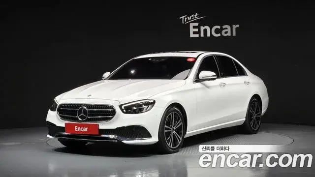 Mercedes-Benz E-Class 2022 — Photo 2/20