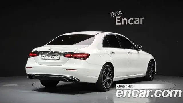 Mercedes-Benz E-Class 2022 — Photo 5/20
