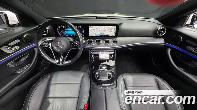 Mercedes-Benz E-Class 2022 — Photo 16/20