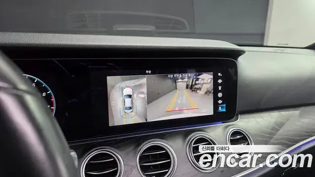 Mercedes-Benz E-Class 2022 — Photo 1/20