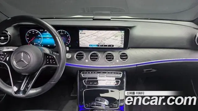 Mercedes-Benz E-Class 2022 — Photo 3/20