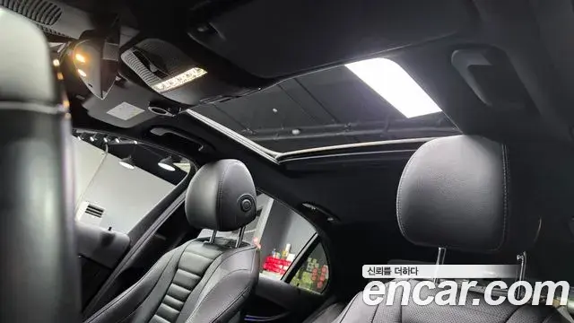 Mercedes-Benz E-Class 2022 — Photo 19/20