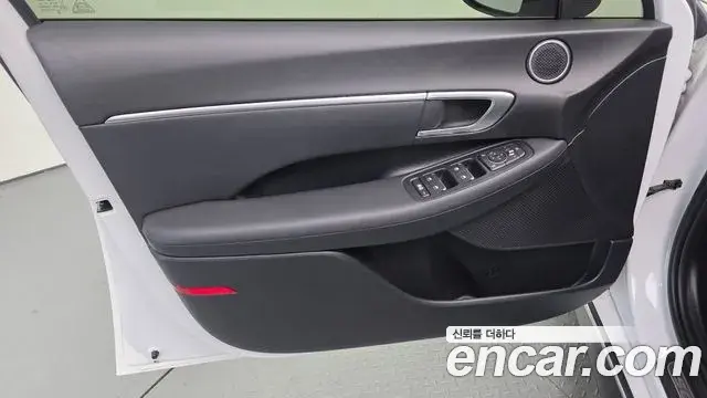 Hyundai Sonata Hybrid 2020 — Photo 22/31