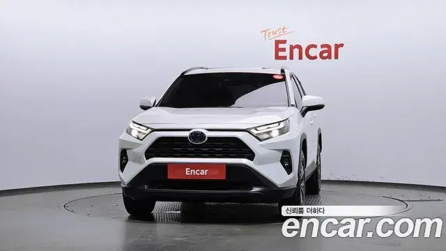Toyota RAV4 2022 — Photo 2/20