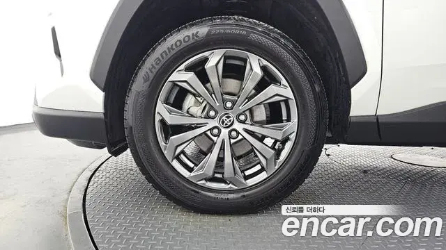 Toyota RAV4 2022 — Photo 4/20