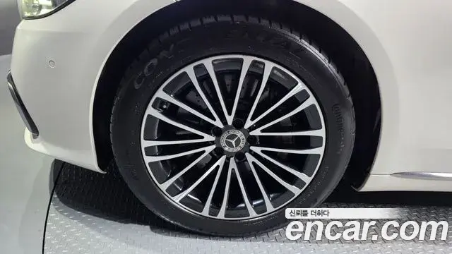 Mercedes-Benz S-Class 2021 — Photo 13/36
