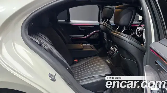 Mercedes-Benz S-Class 2021 — Photo 2/36