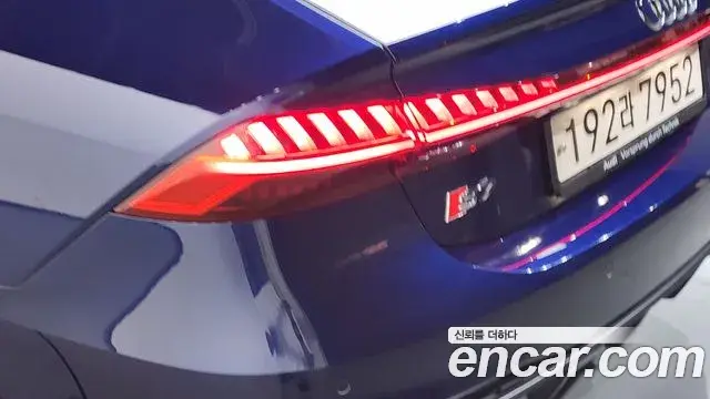 Audi S7 2021 — ფოტო 14/35