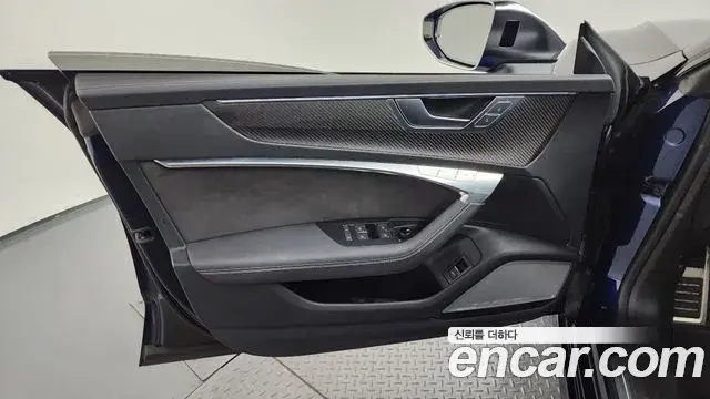 Audi S7 2021 — ფოტო 23/35