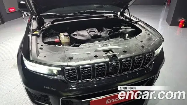 Jeep Grand Cherokee 2023 — Photo 15/20