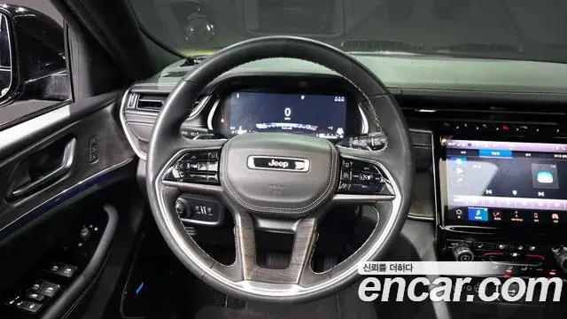 Jeep Grand Cherokee 2023 — Photo 2/20