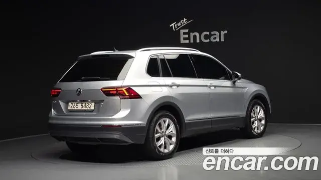 Volkswagen Tiguan 2018 — Photo 5/34