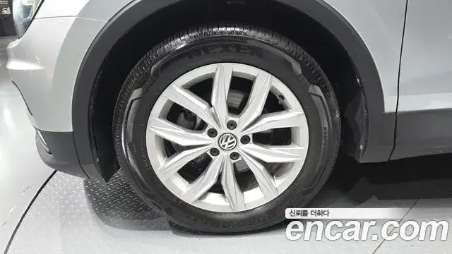 Volkswagen Tiguan 2018 — Photo 28/34