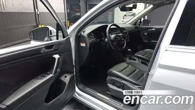 Volkswagen Tiguan 2018 — Photo 17/34