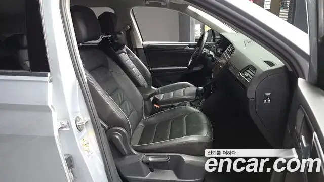 Volkswagen Tiguan 2018 — Photo 1/34