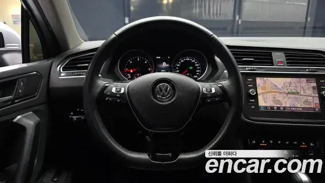 Volkswagen Tiguan 2018 — Photo 23/34