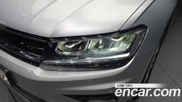 Volkswagen Tiguan 2018 — Photo 8/34