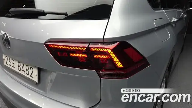 Volkswagen Tiguan 2018 — Photo 21/34