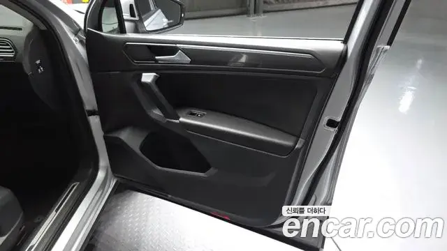 Volkswagen Tiguan 2018 — Photo 32/34
