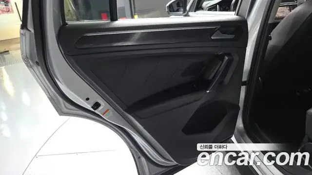 Volkswagen Tiguan 2018 — Photo 15/34