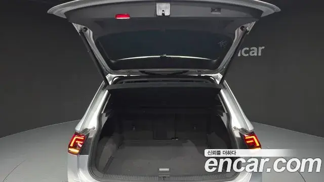 Volkswagen Tiguan 2018 — Photo 25/34