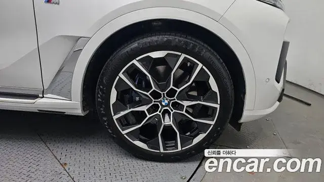 BMW X7 2025 — Photo 2/31