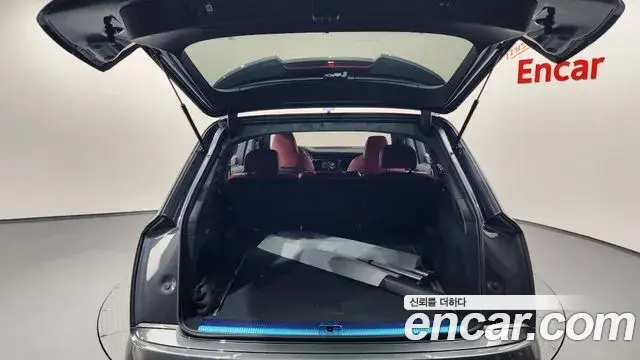 Audi SQ7 2025 — ფოტო 11/45